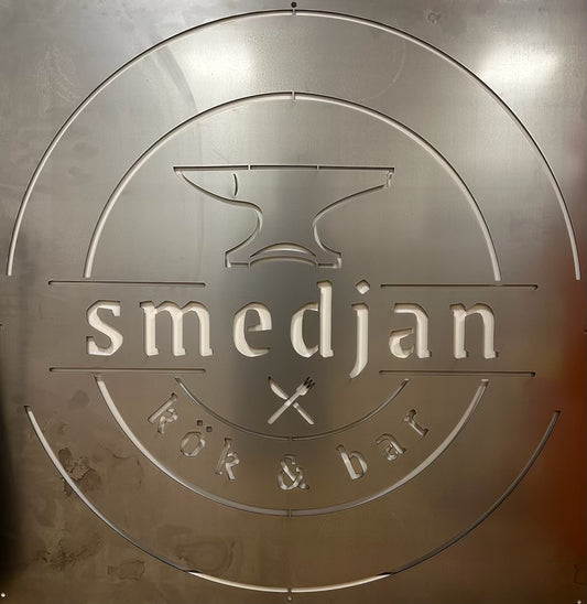 Schild 1000 x 1000 mm aus 2 mm starkem Stahlblech. Pulverbeschichtet erhältlich. Für andere Abmessungen kontaktieren Sie uns bitte.